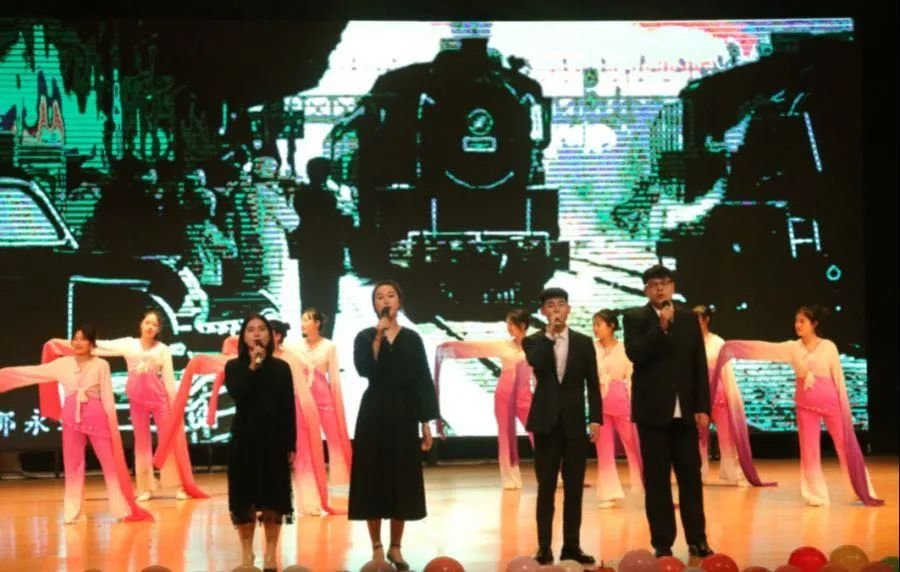 青岛港湾职业技术学院大学生艺术团在西海岸新区青春歌舞大赛中荣获佳绩