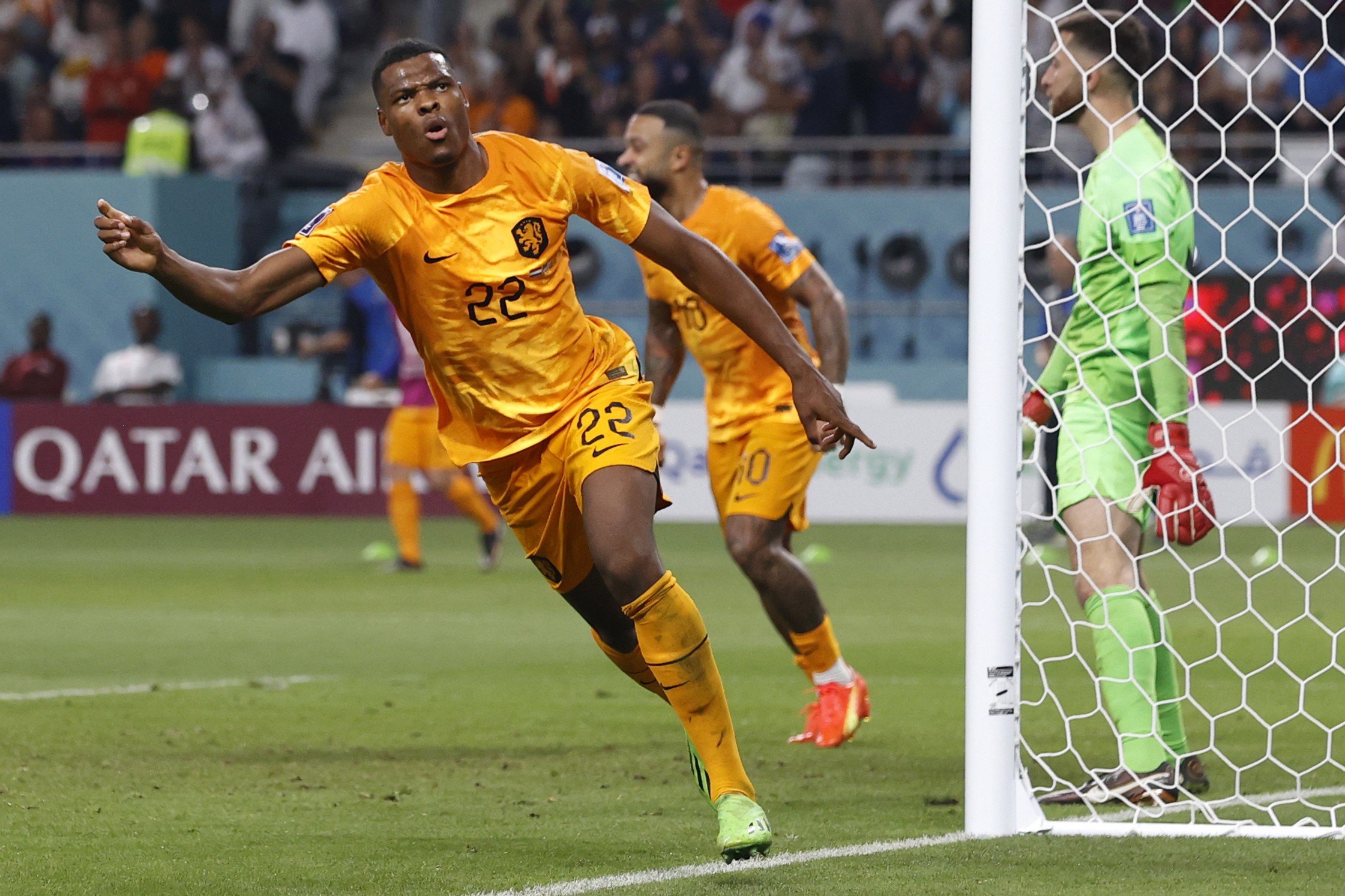 荷兰3-1淘汰美国!从全攻全守到防守反击,赢麻了