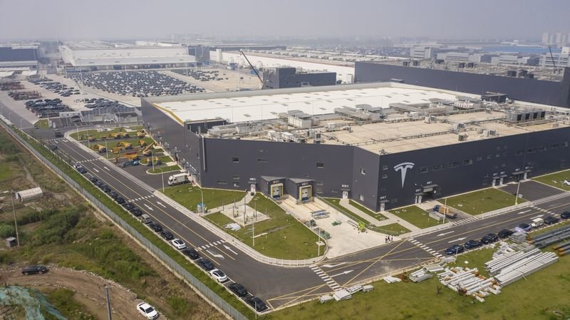 特斯拉需求下滑:上海工厂推迟新员工入职 轮班时间缩短