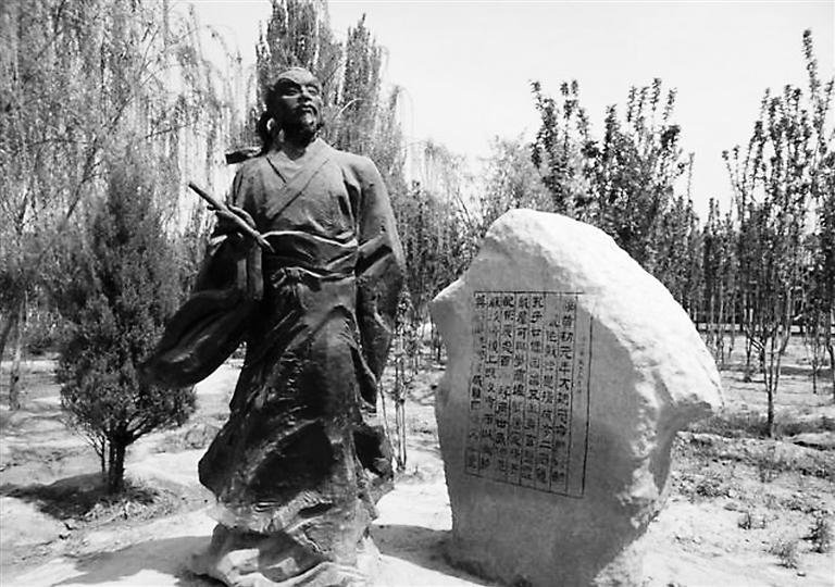 梁鹄雕像（本版图片均为资料图）