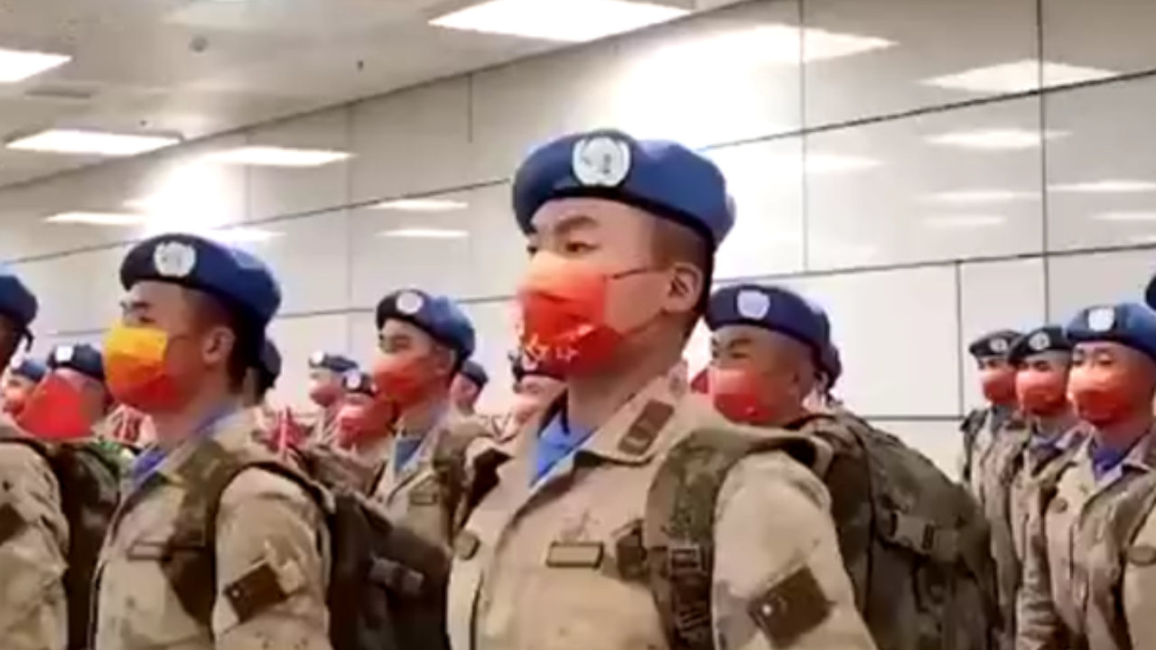 中国蓝盔出征 执行为期<em>12</em><em>个月</em>的维和任务