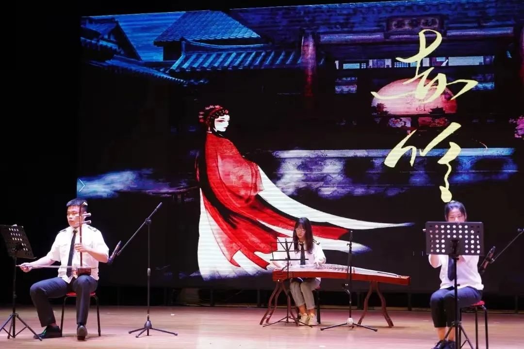 2021年6月,受邀参加曲艺协会十五周年庆典晚会活动,出演《赤伶》