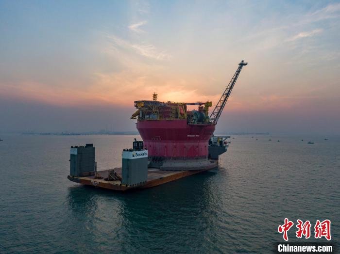 中国建造的最大圆筒型FPSO成功启航