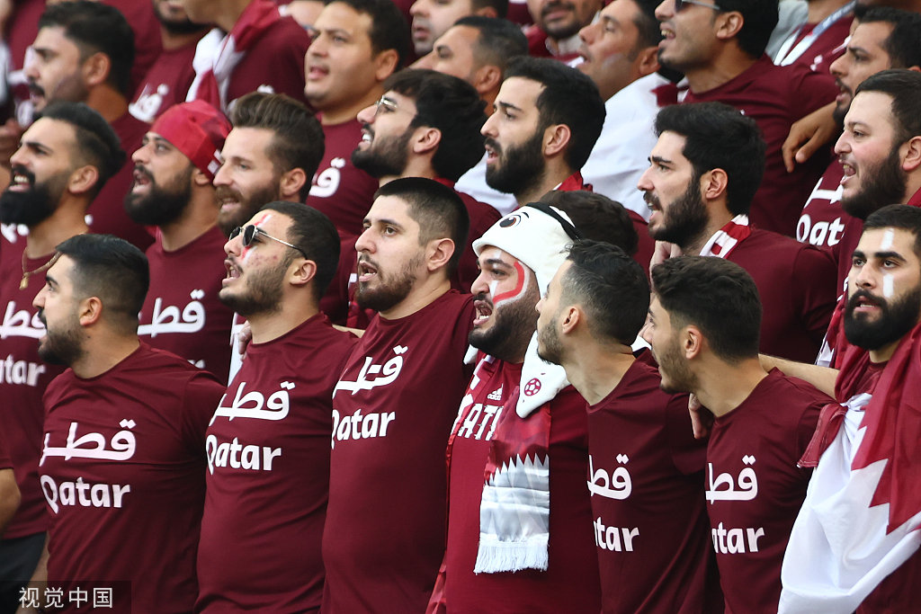 为营造主场气氛，卡塔尔花钱从黎巴嫩雇了一批“死忠球迷”