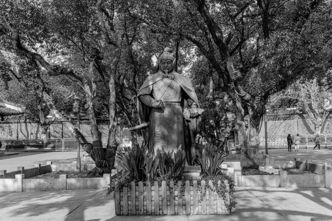 杭州西湖风景名胜区岳飞铜像 图源：视觉中国