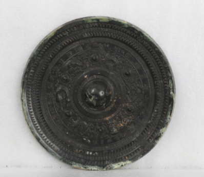 东汉(25－220年) 直径19.9厘米，重956克 征集