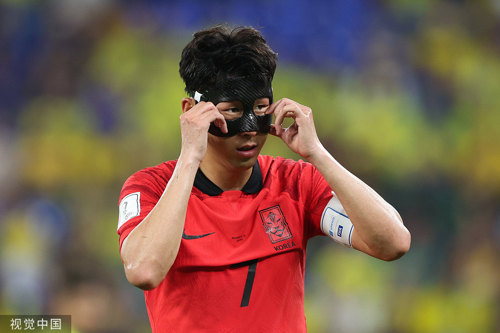 孙兴慜本次世界杯戴面具出战。