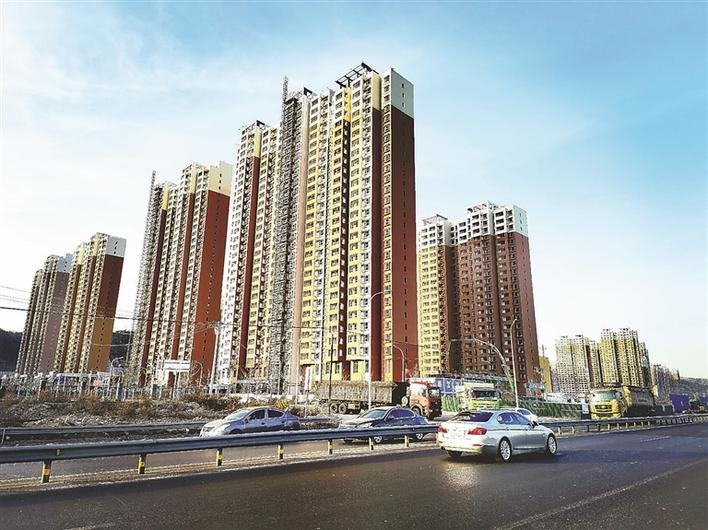图为高楼大厦鳞次栉比的吕梁新区大武安置区