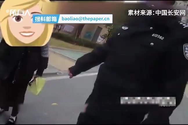 女子遭遇假警察诈骗，民警追着劝她挂断电话别转账_凤凰网视频_凤凰网