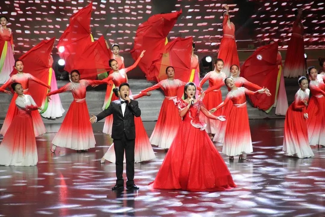 青岛港湾职业技术学院大学生艺术团在西海岸新区青春歌舞大赛中荣获佳绩