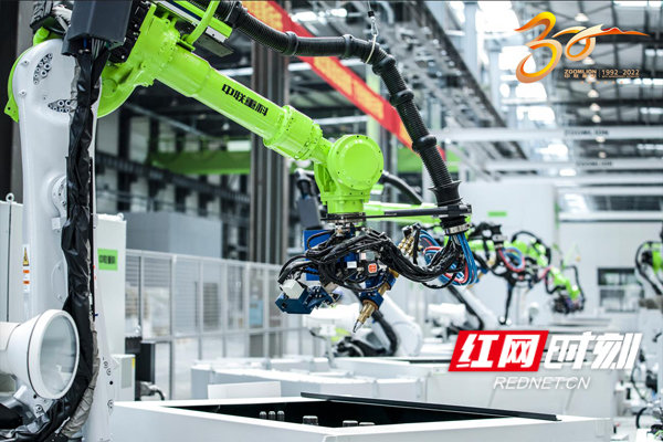 2022年，中联智慧产业城土方机械园中大挖生产车间_conew1.jpg