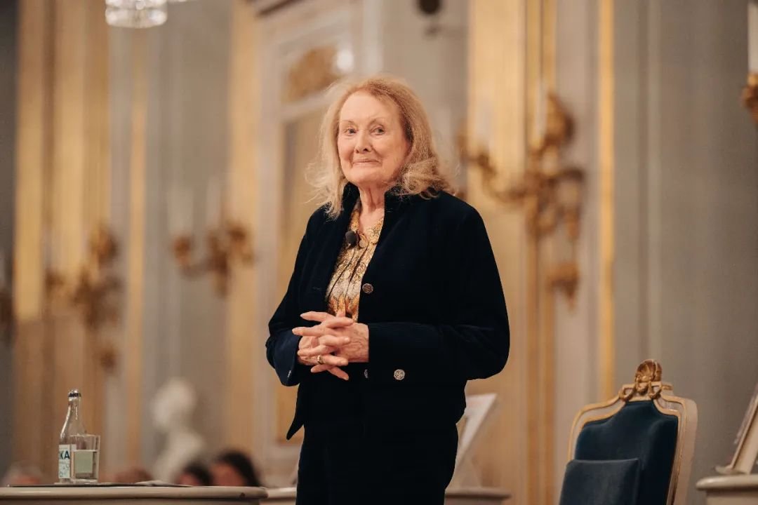 当地时间2022年12月7日，2022年度诺贝尔文学奖得主安妮·埃尔诺在瑞典学院发表了获奖演说。图片版权： © Nobel Prize Outreach；摄影：Clément Morin