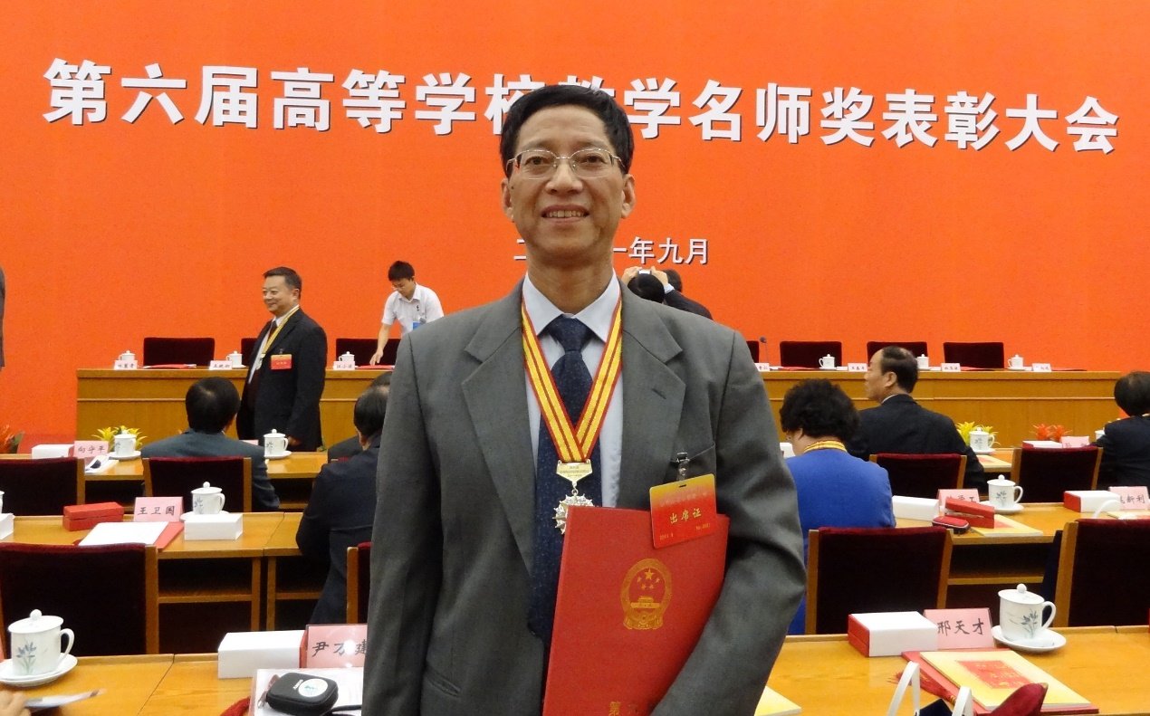董志翘2011年获国家级高等学校教学名师称号