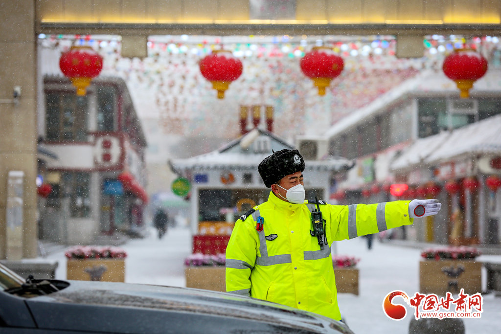 鹅毛大雪满天飞 甘肃酒泉银装素裹真“动”人