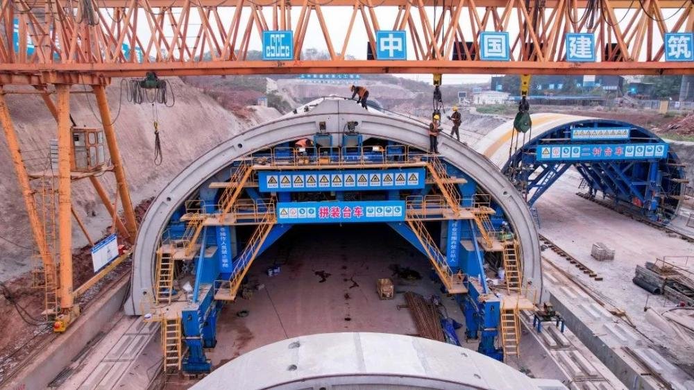 科学城新森大道隧道单向拼装过半 ——凤凰网房产成都