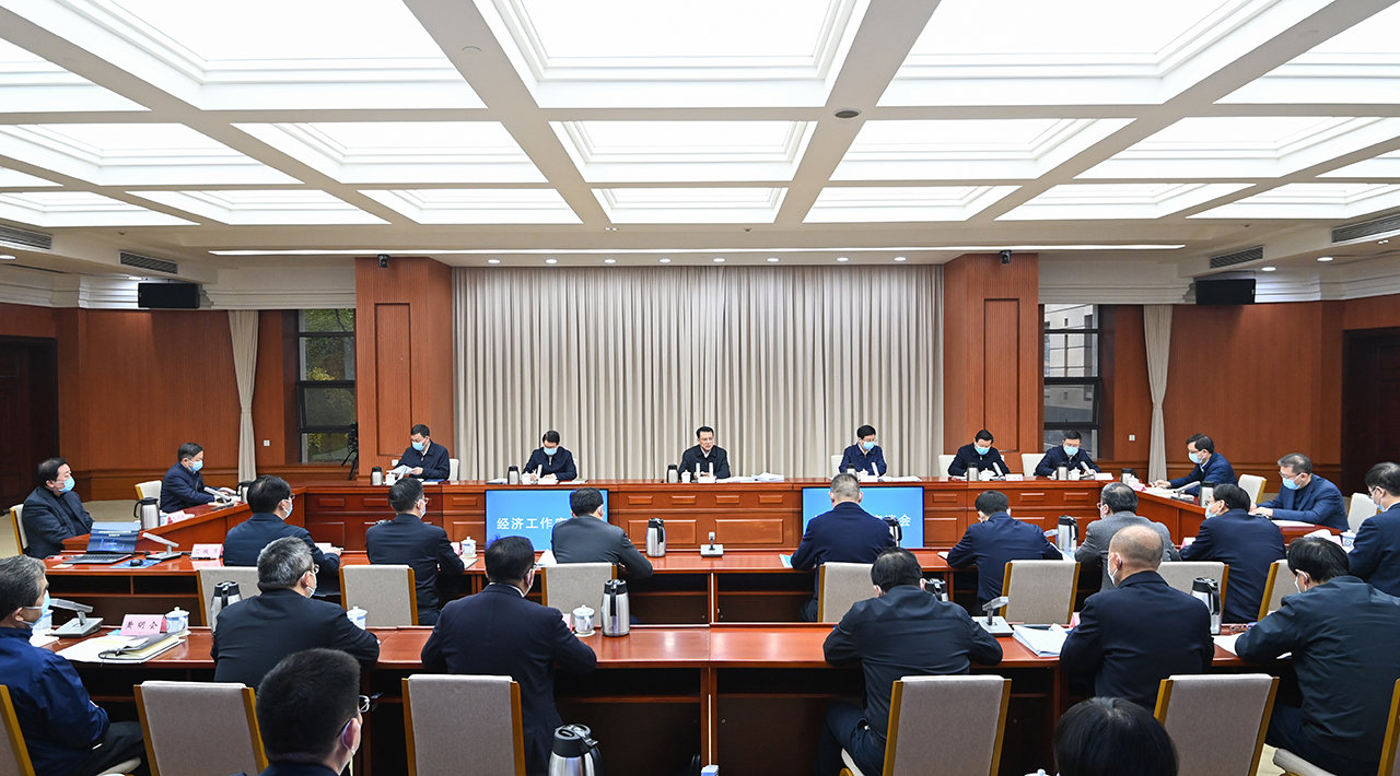 12月13日，重庆市委书记袁家军主持召开经济工作座谈会。苏思 摄/视觉重庆