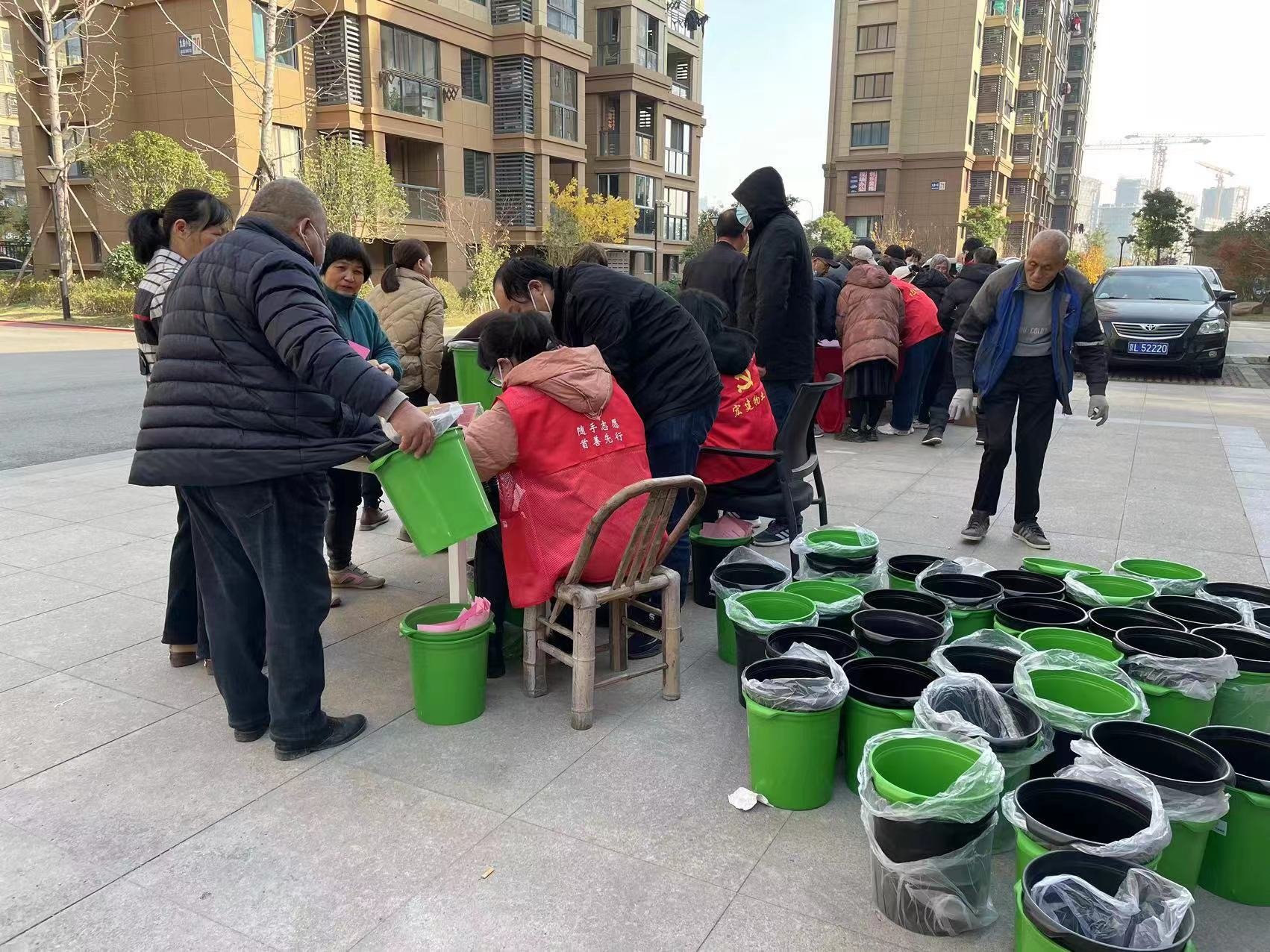 践行垃圾分类,共创鄞州"无废城市"----首南街道九曲社区三期开展垃圾