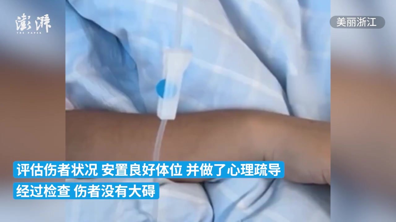 路遇母女车祸，护士夫妻下车急救