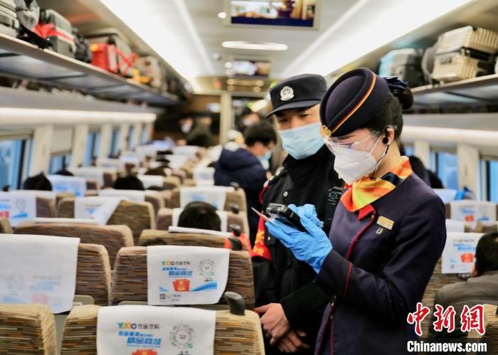 赣深高铁开通运营一周年最高峰时日开行列车21对