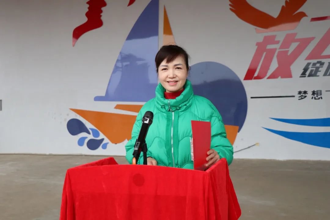 进贤一中开展足球友谊赛