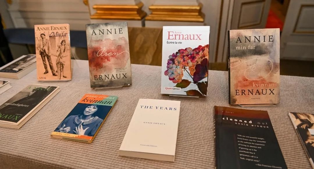 当地时间2022年10月6日，瑞典斯德哥尔摩，法国作家安妮·埃尔诺获得2022年诺贝尔文学奖，其作品展出。