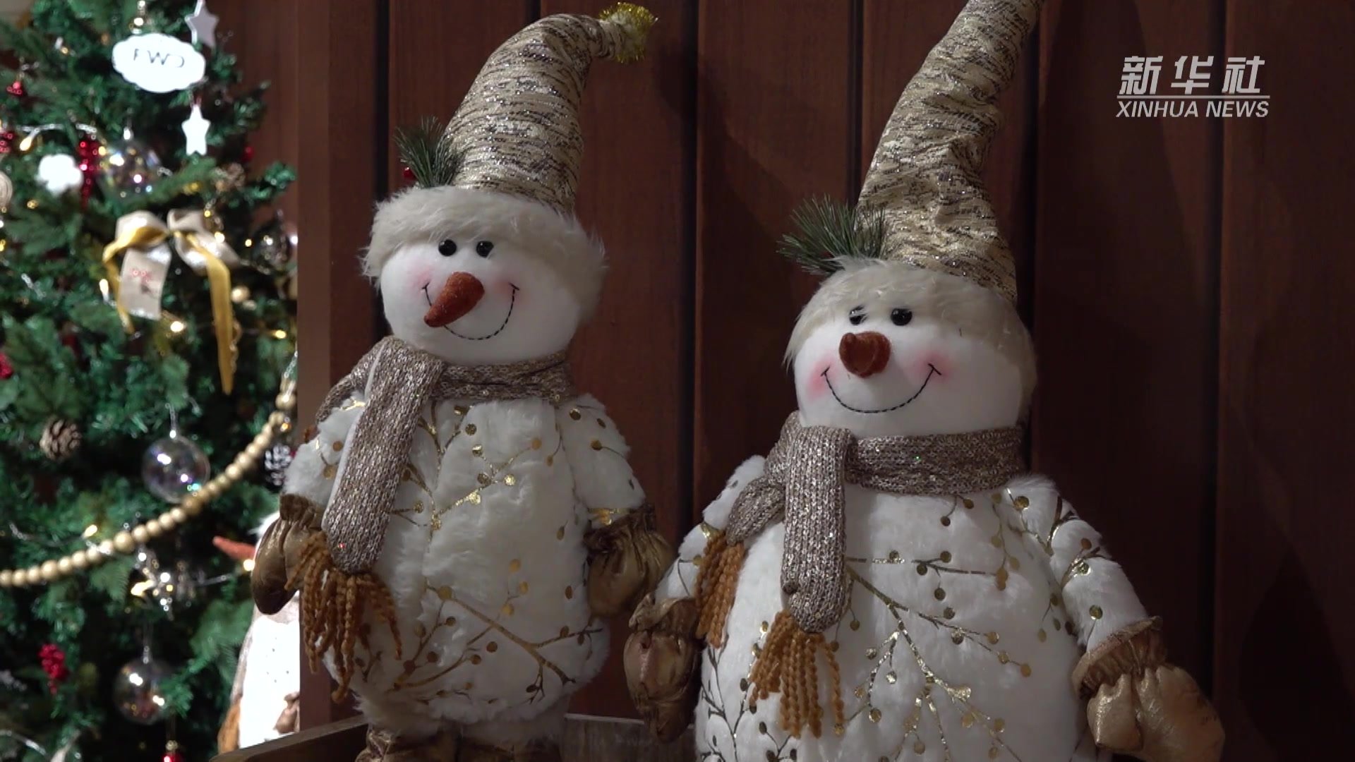 香港海洋公园打造“冬雪世界”