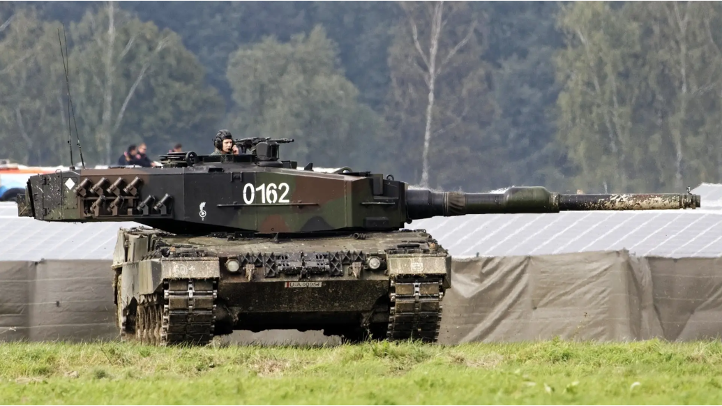 德国向捷克交付第一辆“豹2”坦克 替换苏式装备