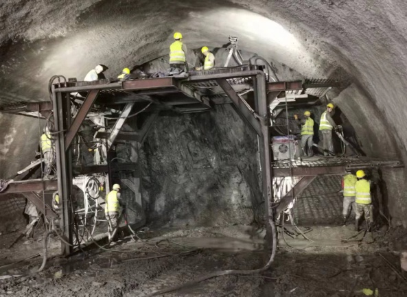 108国道大湾隧道建成通车凤凰网陕西_凤凰网