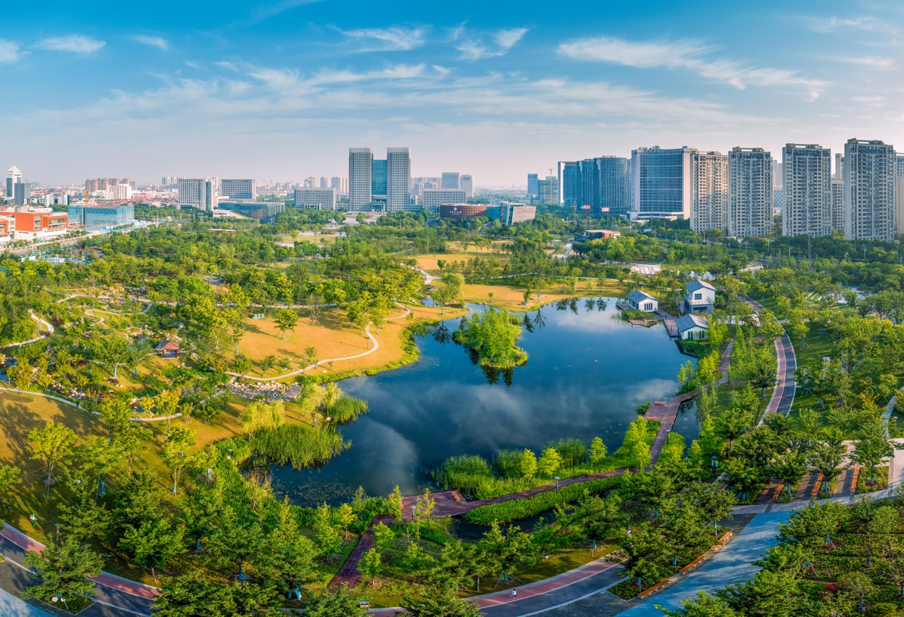 从珀丽酒店过马路,对面就是太仓市民公园.