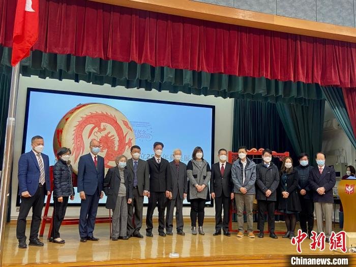 出席开幕仪式的嘉宾合影。　魏华都 摄