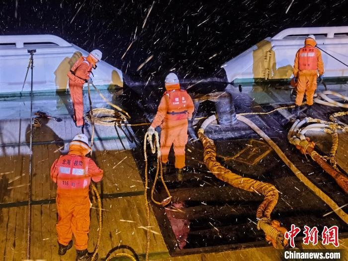 图为救援现场。　王继超 摄