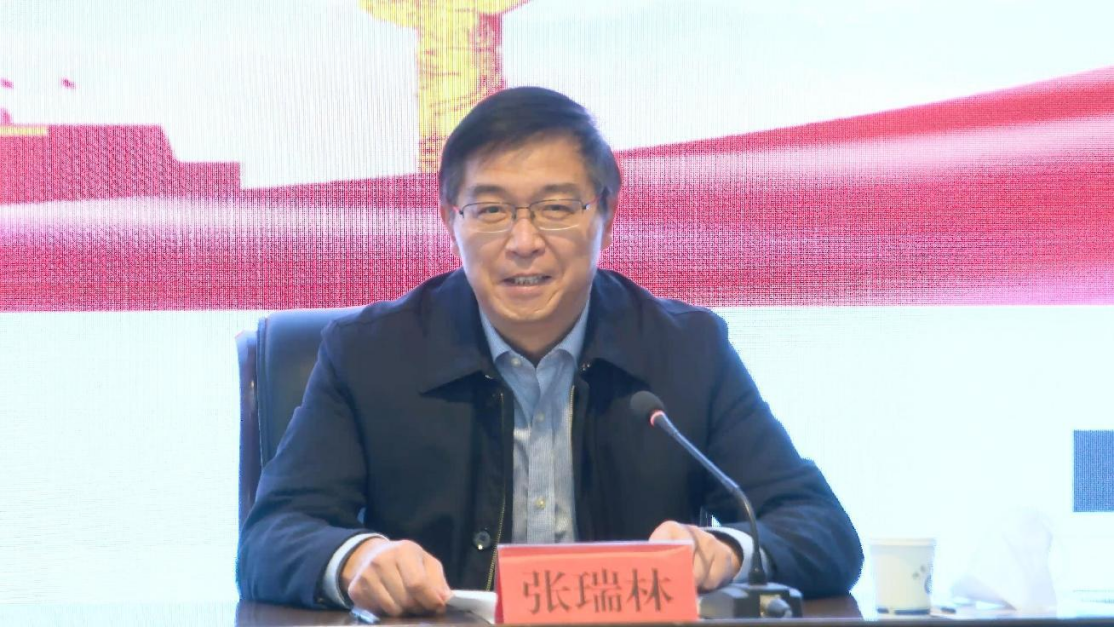 河南工程学院副校长张瑞林主持专题报告会