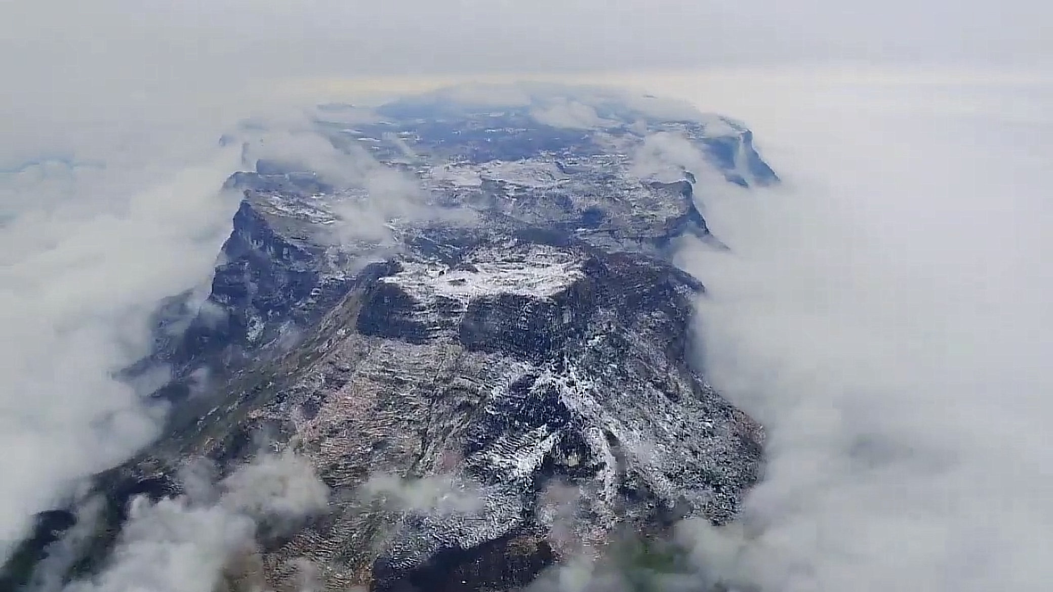 △雪雾中的八面山景区 图源：湘西八面山景区抖音截图