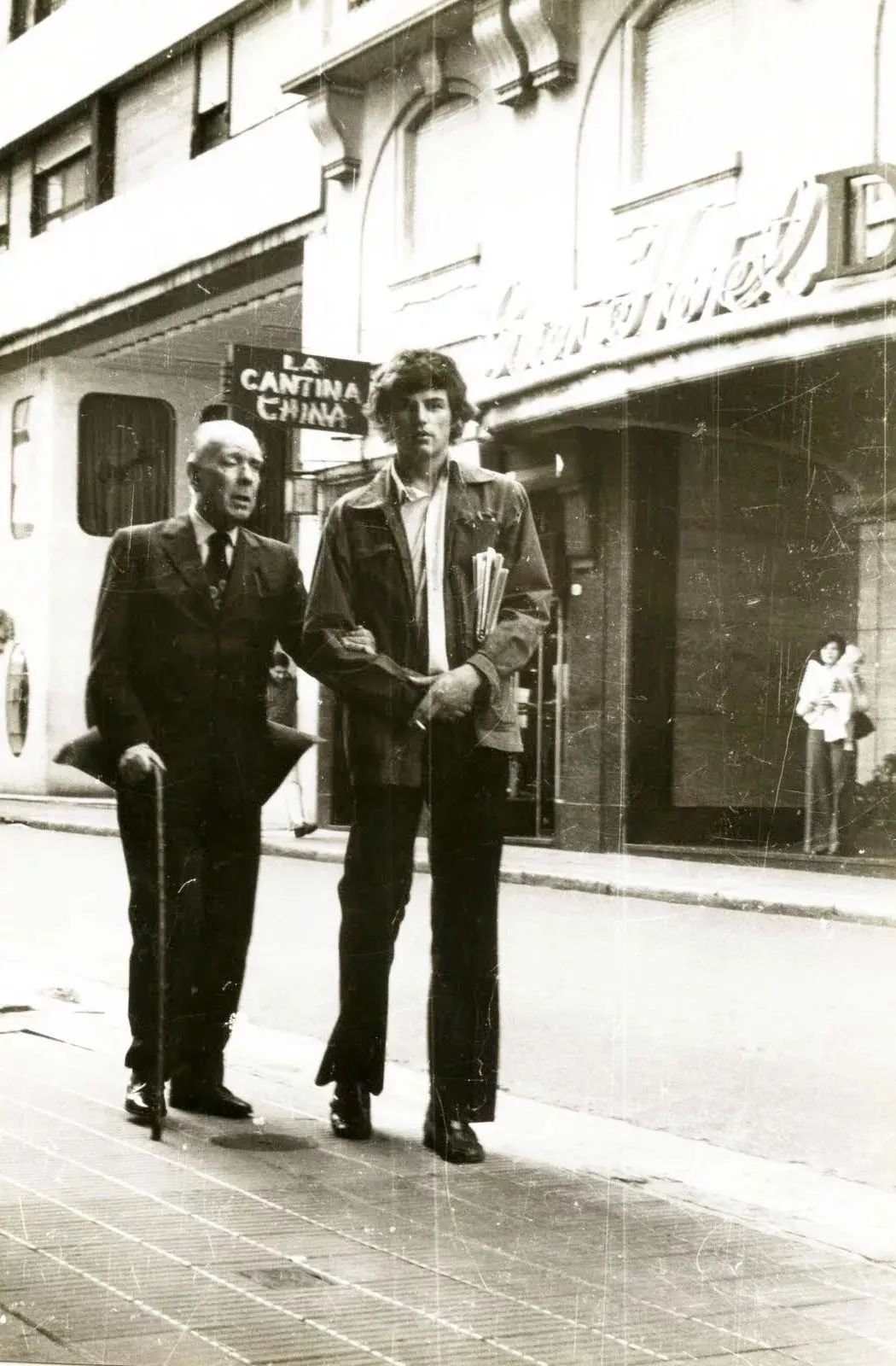 博尔赫斯和 Esteban Moore，1975