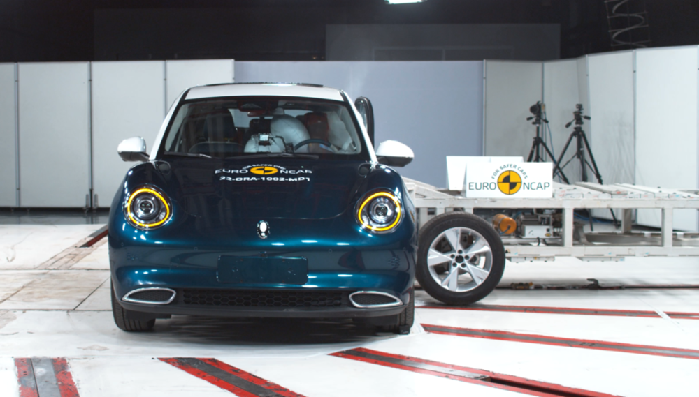 上述两款车型的E-NCAP碰撞视频截图