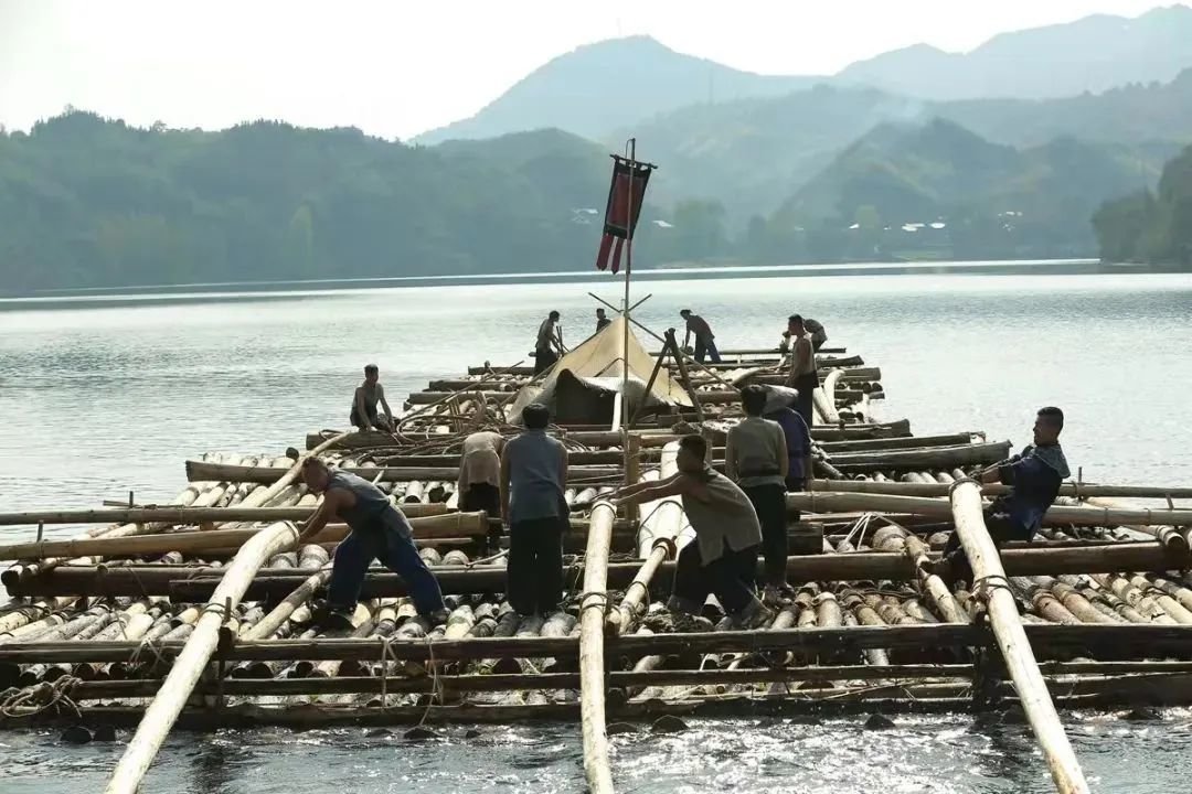 影视剧中麻阳人放排场景