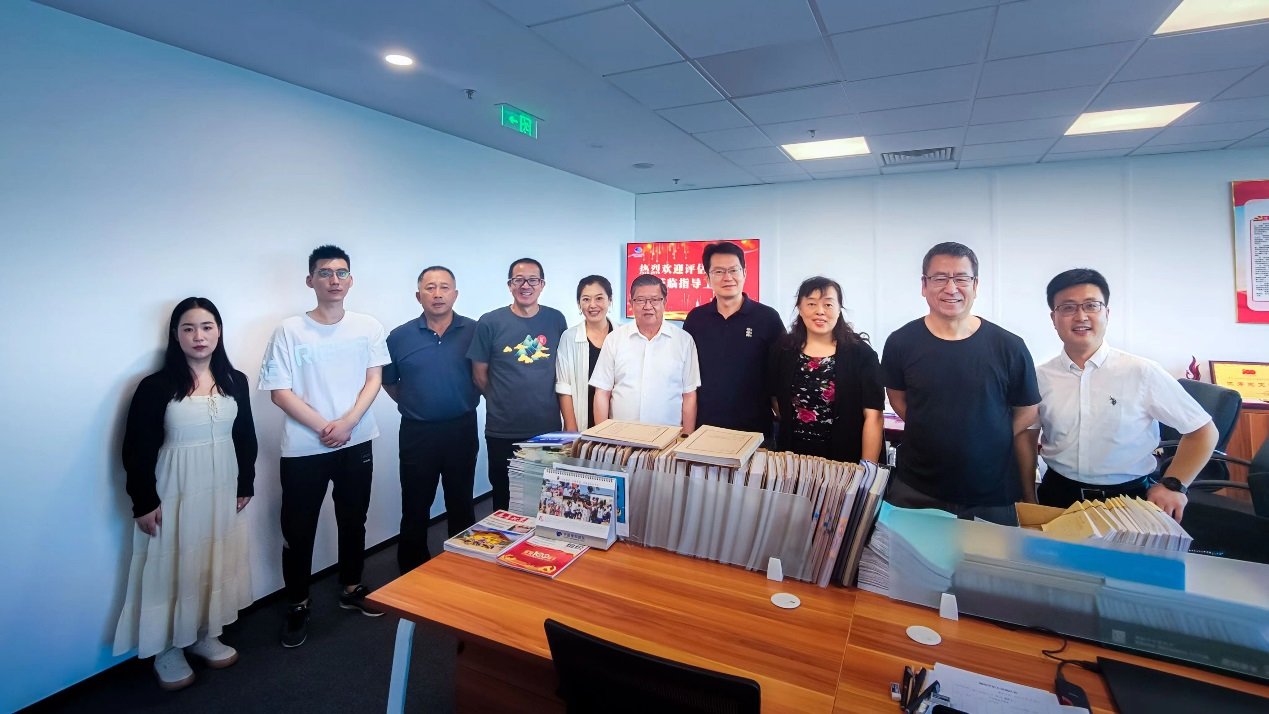 蓝图公益基金会创办人龙永图等参加现场评估工作