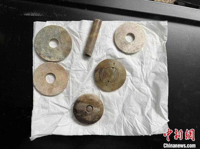 警方追回部分文物 长兴公安 供图