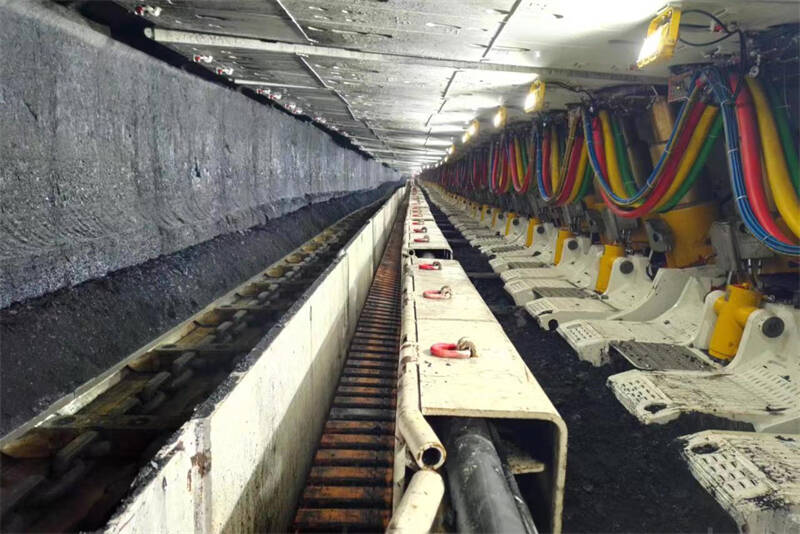 ▲转龙湾煤矿是山东能源建成的首个中厚煤层千万吨超长智能化工作面