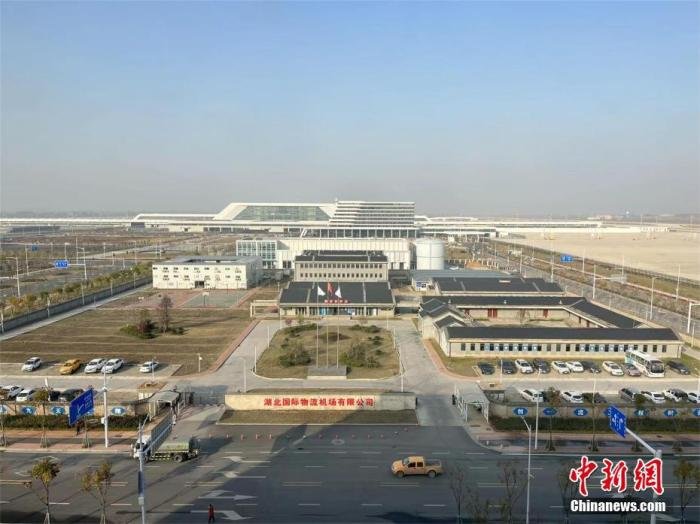 图为12月13日，鄂州花湖机场外景。 中新社记者 武一力 摄