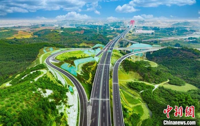 图为巴马至田东高速公路田东枢纽互通. 广西交通投资集团供图