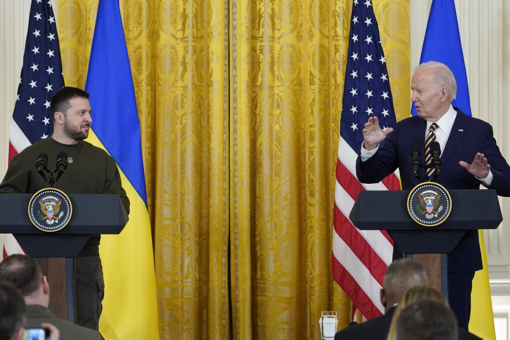 乌总统泽连斯基与美总统拜登举行会晤 继续寻求军事援助