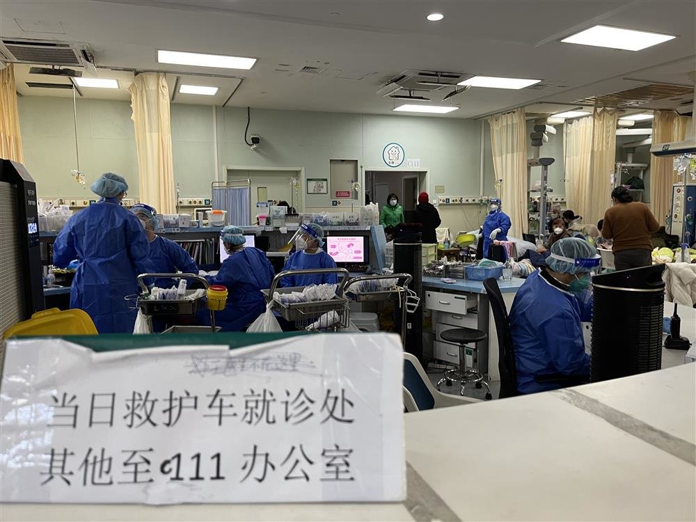 急诊抢救大厅的护士站。李楚悦 摄