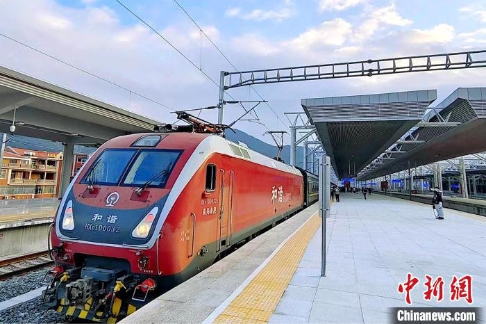 兴（国）泉（州）铁路全线贯通运营