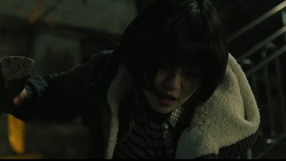 父亲遭人杀害，7岁女孩不哭不闹，研究杀人15年后亲手复仇