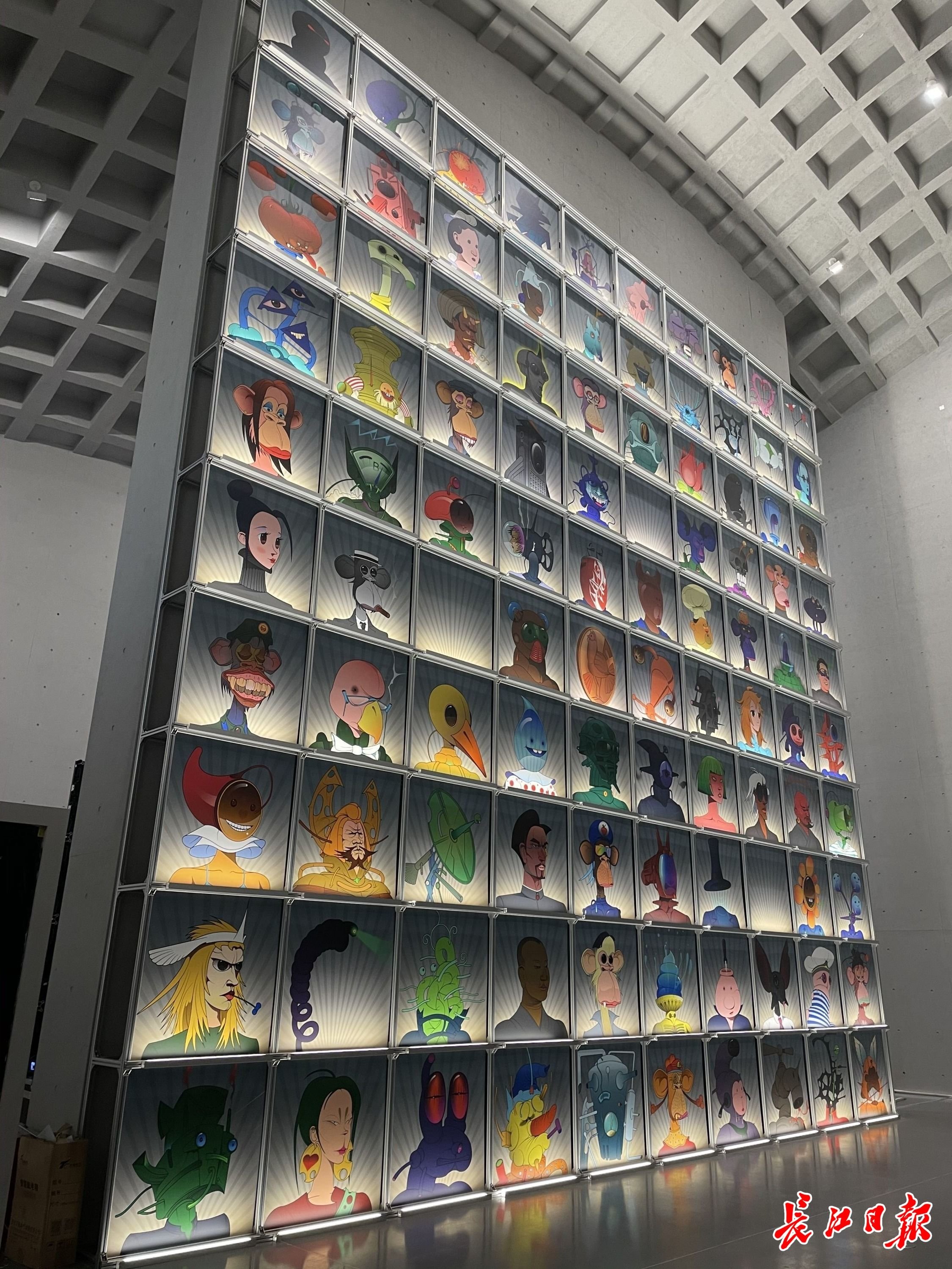 武汉美术馆（琴台馆）内的武汉双年展参展作品。记者徐璐 摄