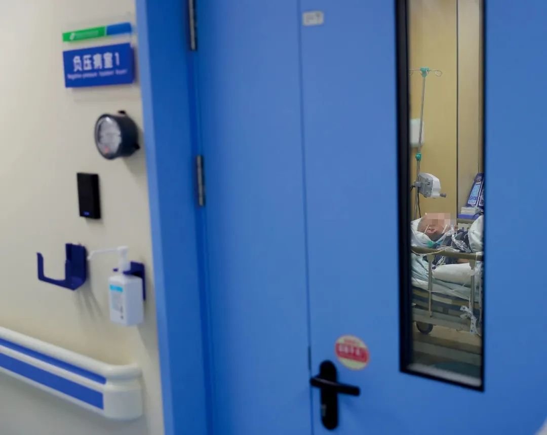 警惕奥密克戎引起的病毒性肺炎 多地重症床位接近临界