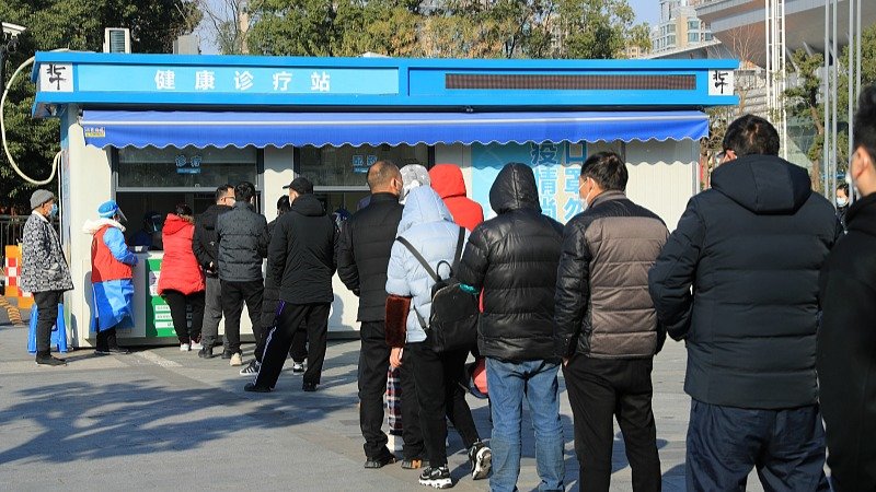 凤凰早报|浙江高峰期日新增或超200万;警方通报女子赠药遭踹门