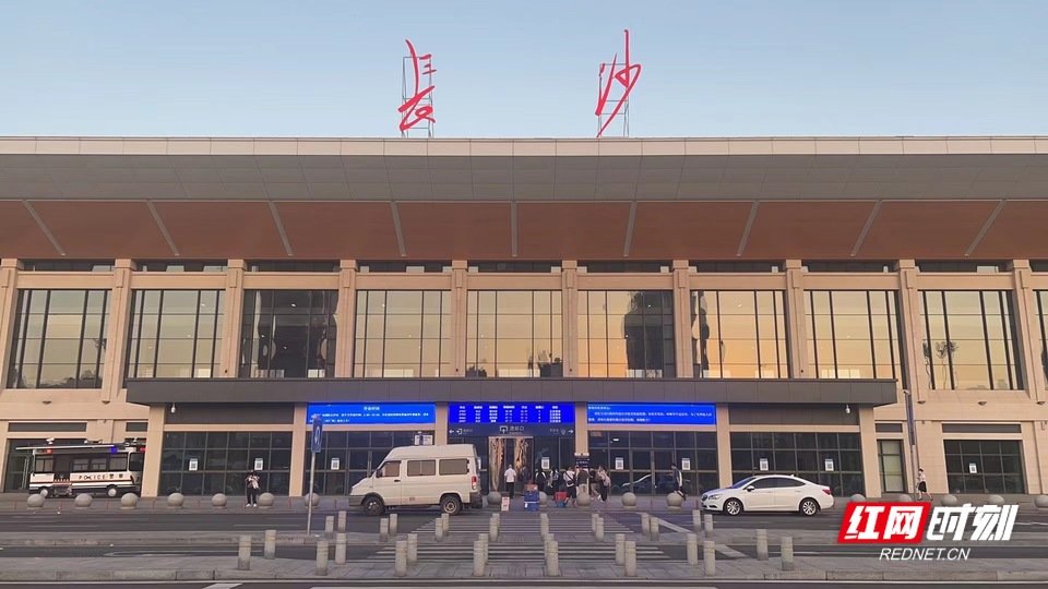 长沙火车站城际进站口。