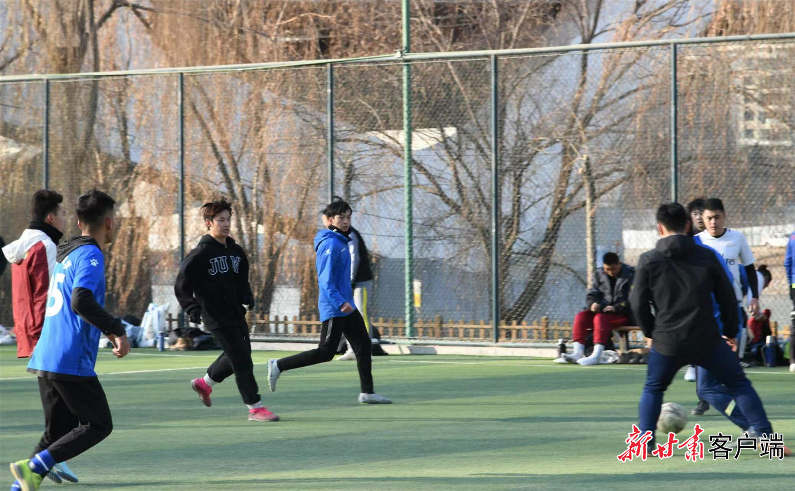 体育公园运动的年轻人 新甘肃&middot;甘肃日报记者 李永萍